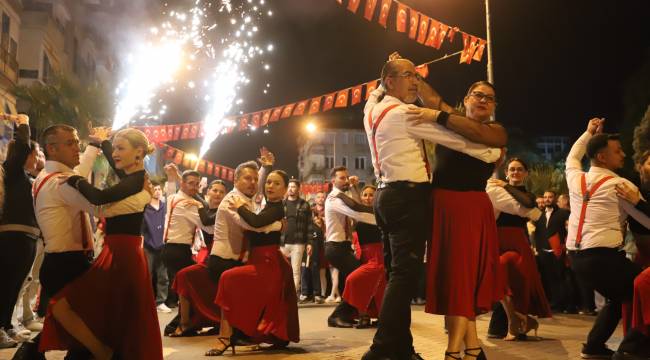 Turgutlu'da Cumhuriyet Bayramı Coşkusu: 101'inci Yıla Muhteşem Kutlama 