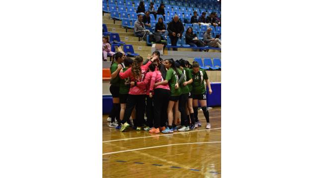 Manisa BBSK Hentbol Takımı, Köşk Belediye Doğan'ı 45-21 Yenerek Liderlik Koltuğuna Oturdu