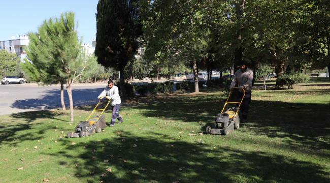 Turgutlu Belediyesi Park ve Bahçeler Müdürlüğü Ekipleri Eş Zamanlı Çalışmalarına Devam Ediyor