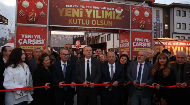 Manisa'nın Yeni Yıl Çarşısı 100. Yıl Meydanı'nda Ziyaretçilerini Bekliyor