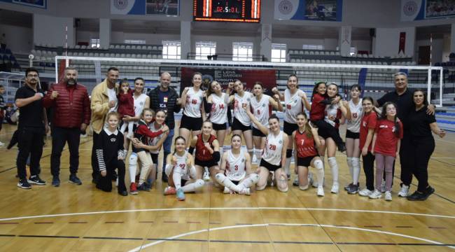 Turgutlu Kadın Voleybol Takımı Rakibine Geçit Vermedi