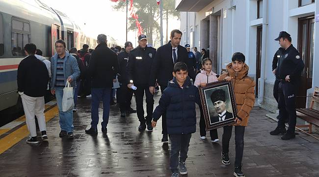 Turgutlu'da 102 Yıllık Hatıra: Atatürk'ün gelişi coşkuyla karşılandı.