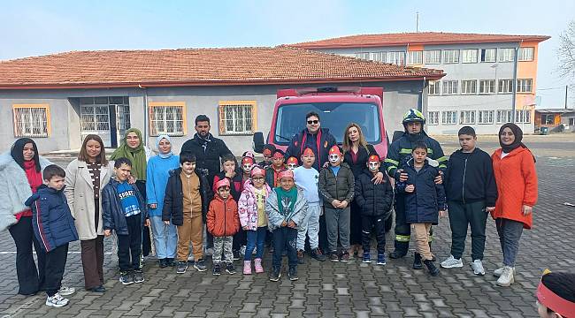 Turgutlu'da Minik Öğrencilere İtfaiye Eğitimi