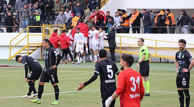 Turgutluspor evinde Tepecikspor'a 4-2 mağlup oldu