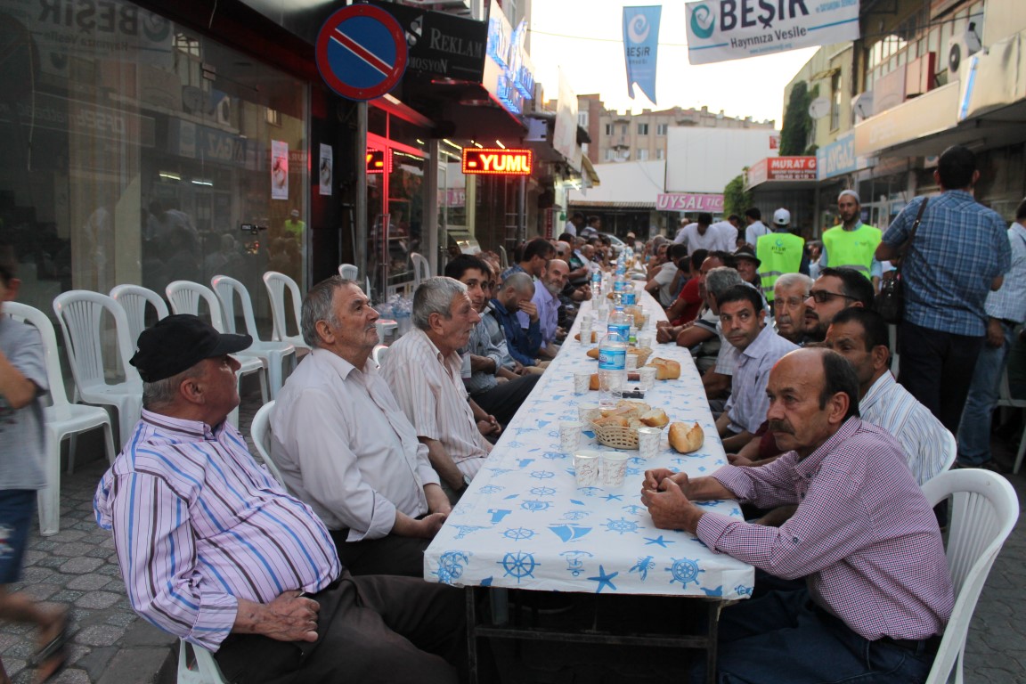 Beşir Derneğinden Aynı Anda 4 Ayrı Yerde İftar